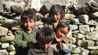 Kinder in Chhokung Paro (3.030 m)