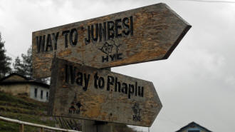 Wegweiser Junbesi - Phaplu - Khumbu-Classic Trekking
